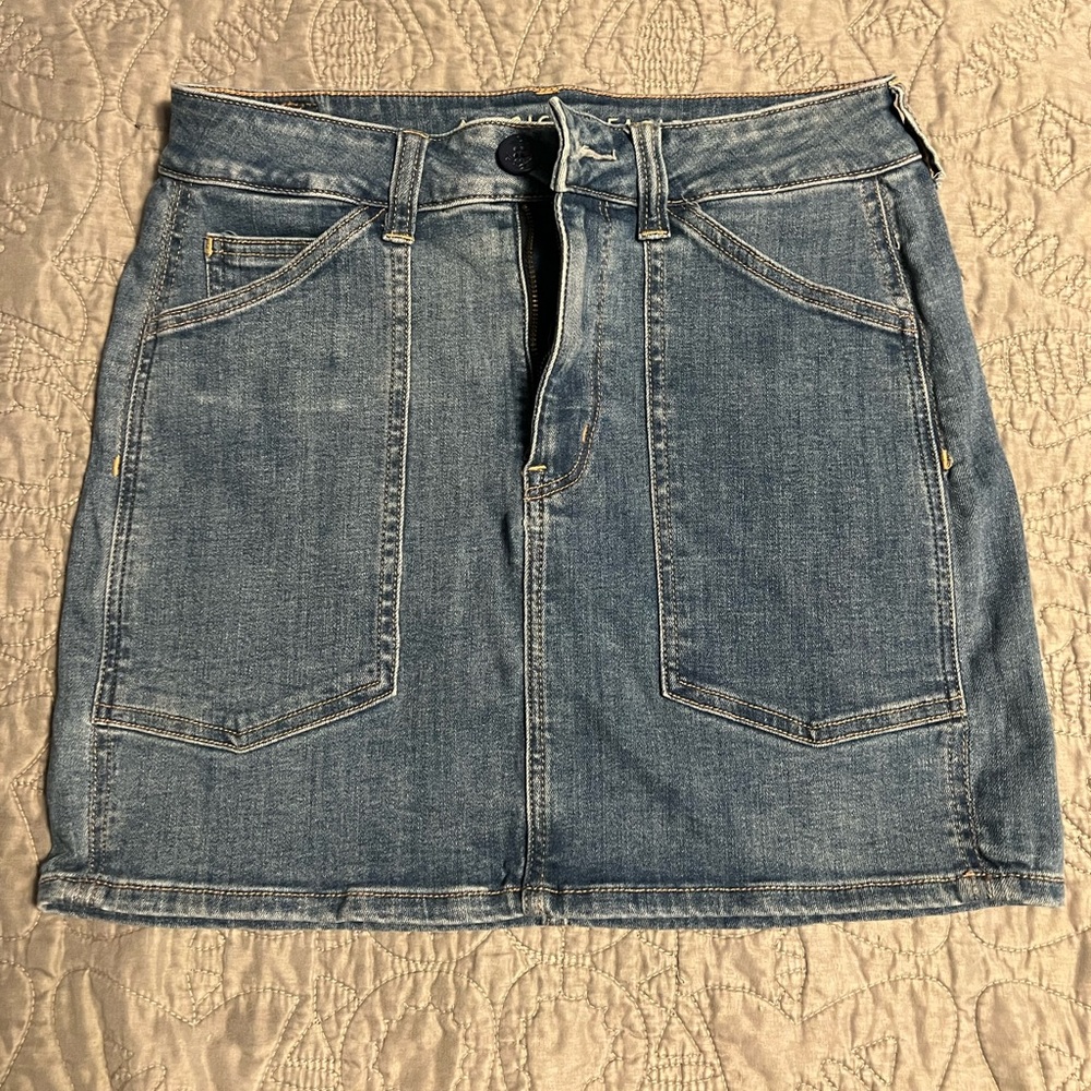 American Eagle Jean Mini Skirt (size 6).